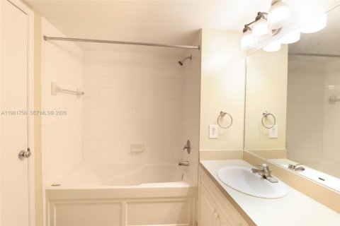 Condo in Fort Lauderdale, Florida, 3 bedrooms  № 2042993 - photo 20