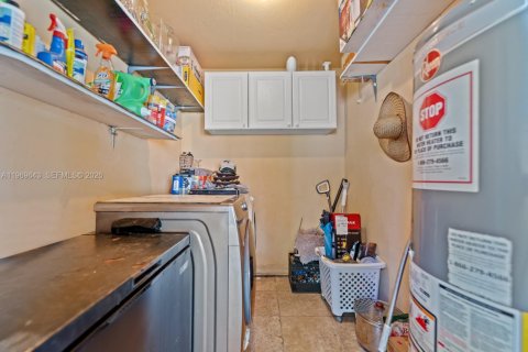 House in Miami, Florida 3 bedrooms № 2030369 - photo 25