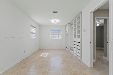 House in Miami, Florida 3 bedrooms № 2030369 - photo 22