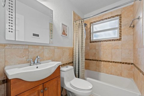 House in Miami, Florida 3 bedrooms № 2030369 - photo 18