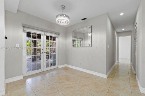 House in Miami, Florida 3 bedrooms № 2030369 - photo 14