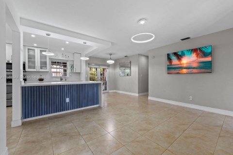 House in Miami, Florida 3 bedrooms № 2030369 - photo 17
