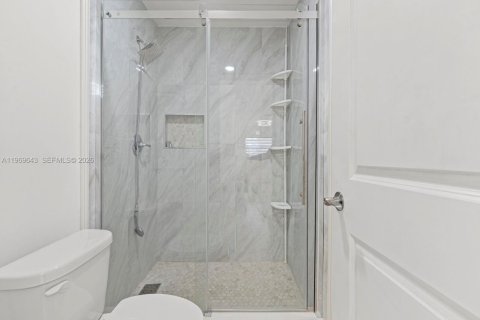 House in Miami, Florida 3 bedrooms № 2030369 - photo 24