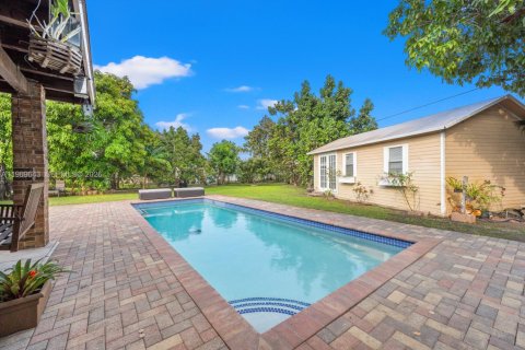 House in Miami, Florida 3 bedrooms № 2030369 - photo 28