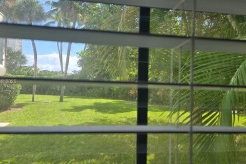 Купить кондоминиум в Авентура, Флорида 2 спальни, 101.82м2, № 1932564 - фото 26