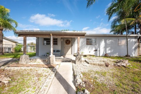 Дом в Майами, Флорида 3 спальни, 98.1м2 № 1997049