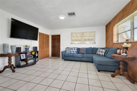 Купить виллу или дом в Майами, Флорида 3 спальни, 98.1м2, № 1997049 - фото 11