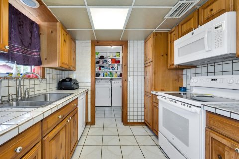 Купить виллу или дом в Майами, Флорида 3 спальни, 98.1м2, № 1997049 - фото 18