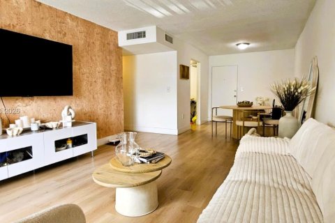 Condo à Doral, Floride, 1 chambre  № 2036528