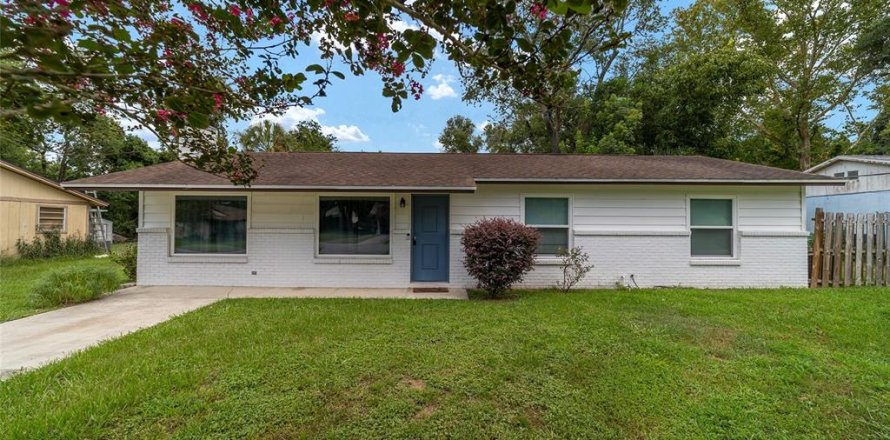 House in Summerfield, Florida 3 bedrooms, 113.71 sq.m. № 1878196
