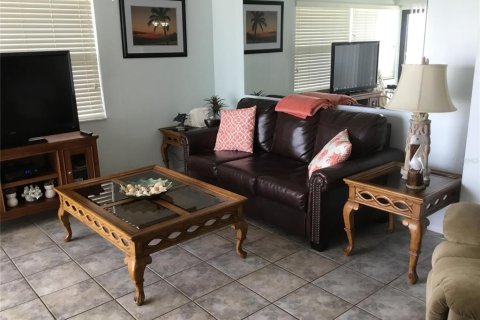 Condo in New Smyrna Beach, Florida, 2 bedrooms  № 2108451 - photo 5