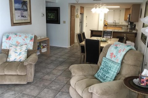 Condo in New Smyrna Beach, Florida, 2 bedrooms  № 2108451 - photo 3