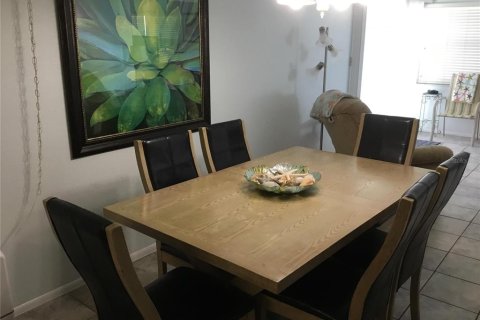 Condo in New Smyrna Beach, Florida, 2 bedrooms  № 2108451 - photo 13