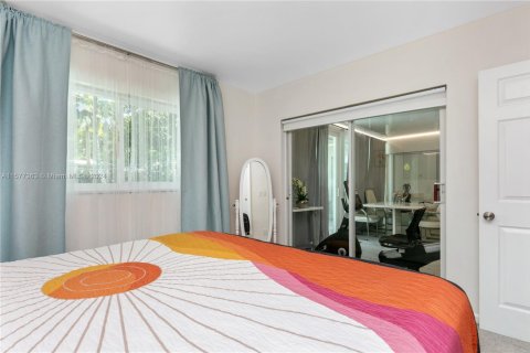 Casa en venta en Oakland Park, Florida, 3 dormitorios, 125.14 m2 № 1957847 - foto 2