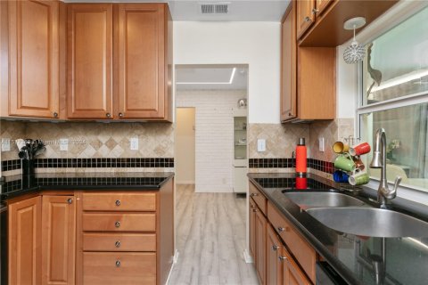 Casa en venta en Oakland Park, Florida, 3 dormitorios, 125.14 m2 № 1957847 - foto 19