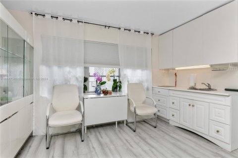 Casa en venta en Oakland Park, Florida, 3 dormitorios, 125.14 m2 № 1957847 - foto 25