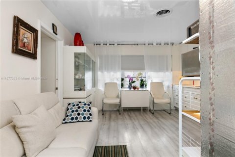 Casa en venta en Oakland Park, Florida, 3 dormitorios, 125.14 m2 № 1957847 - foto 24