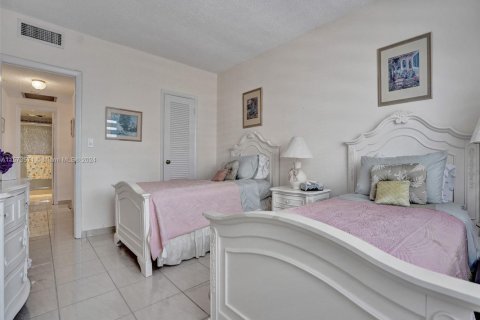 Condominio en venta en Hallandale Beach, Florida, 2 dormitorios, 128.21 m2 № 2035412 - foto 15