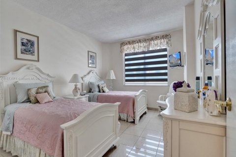 Condominio en venta en Hallandale Beach, Florida, 2 dormitorios, 128.21 m2 № 2035412 - foto 14
