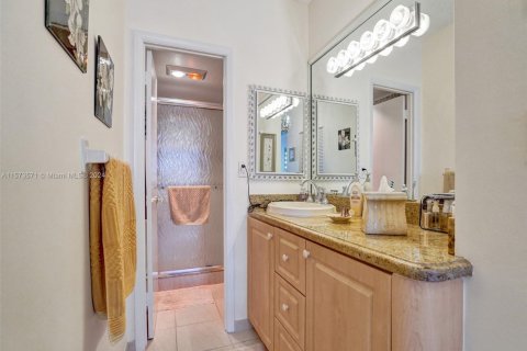 Condominio en venta en Hallandale Beach, Florida, 2 dormitorios, 128.21 m2 № 2035412 - foto 16