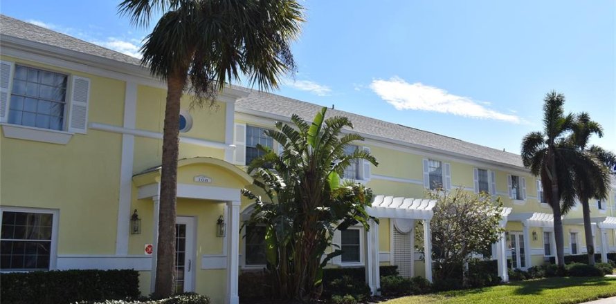 Condominio en Saint Petersburg, Florida, 2 dormitorios № 1553496