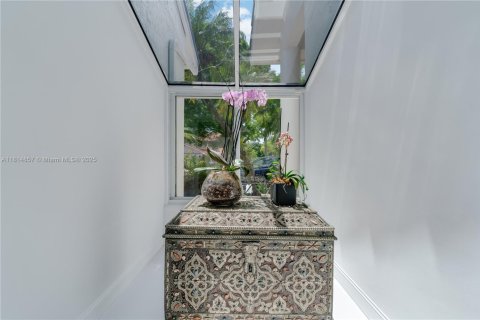 Casa en venta en Miami, Florida, 4 dormitorios, 253.62 m2 № 1940784 - foto 16