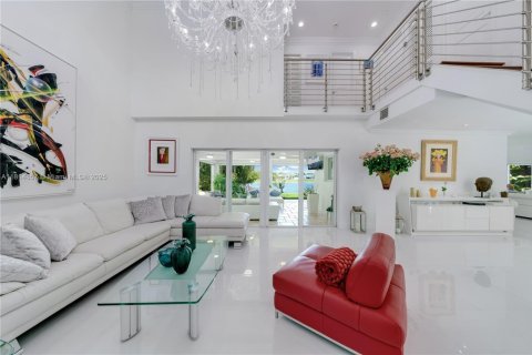 Casa en venta en Miami, Florida, 4 dormitorios, 253.62 m2 № 1940784 - foto 7