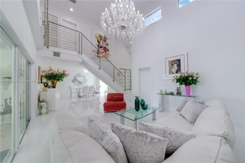 Casa en venta en Miami, Florida, 4 dormitorios, 253.62 m2 № 1940784 - foto 11
