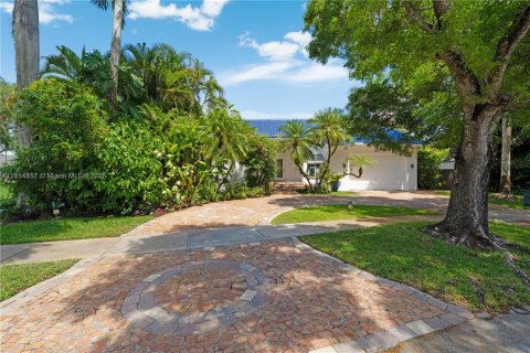 Casa en venta en Miami, Florida, 4 dormitorios, 253.62 m2 № 1940784 - foto 4