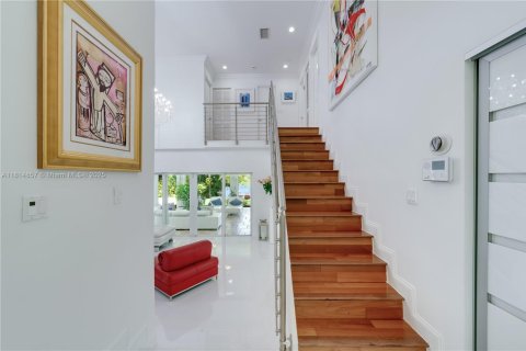 Casa en venta en Miami, Florida, 4 dormitorios, 253.62 m2 № 1940784 - foto 6