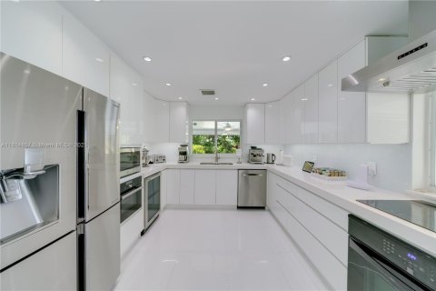 Casa en venta en Miami, Florida, 4 dormitorios, 253.62 m2 № 1940784 - foto 22