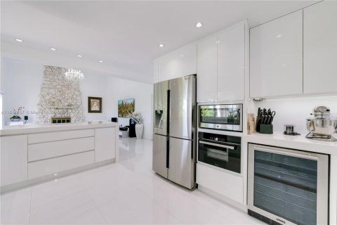Casa en venta en Miami, Florida, 4 dormitorios, 253.62 m2 № 1940784 - foto 27