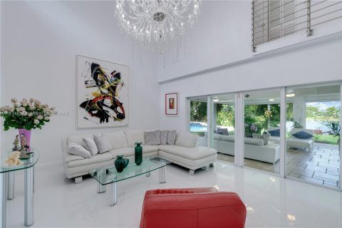 Casa en venta en Miami, Florida, 4 dormitorios, 253.62 m2 № 1940784 - foto 8