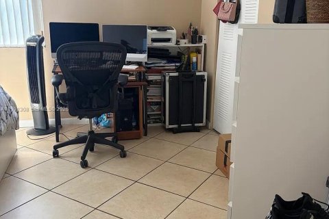 Condominio en alquiler en Miami, Florida, 2 dormitorios, 99.13 m2 № 2052288 - foto 7