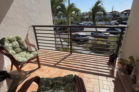 Condominio en alquiler en Miami, Florida, 2 dormitorios, 99.13 m2 № 2052288 - foto 5