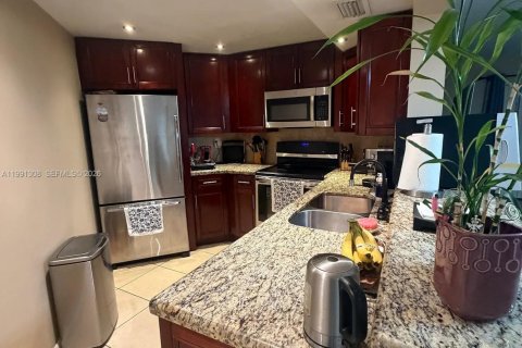 Condominio en Miami, Florida, 2 dormitorios  № 2052288
