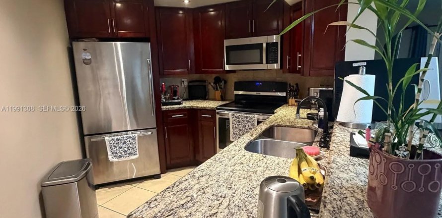 Condominio en Miami, Florida, 2 dormitorios  № 2052288
