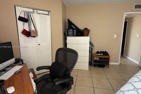 Condominio en alquiler en Miami, Florida, 2 dormitorios, 99.13 m2 № 2052288 - foto 10