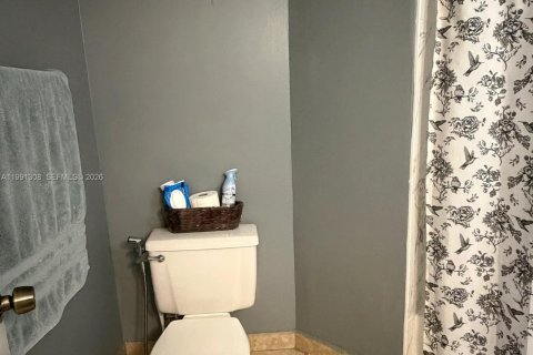 Condominio en alquiler en Miami, Florida, 2 dormitorios, 99.13 m2 № 2052288 - foto 27