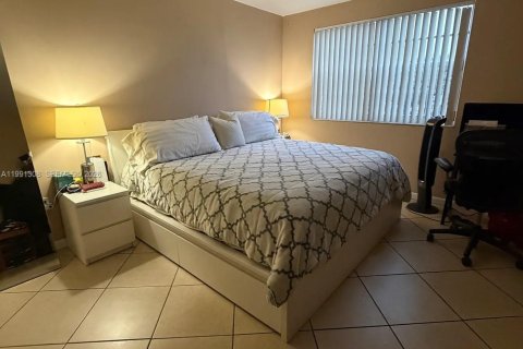 Condominio en alquiler en Miami, Florida, 2 dormitorios, 99.13 m2 № 2052288 - foto 13