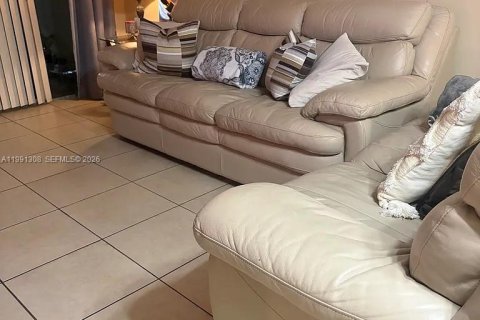 Condominio en alquiler en Miami, Florida, 2 dormitorios, 99.13 m2 № 2052288 - foto 26