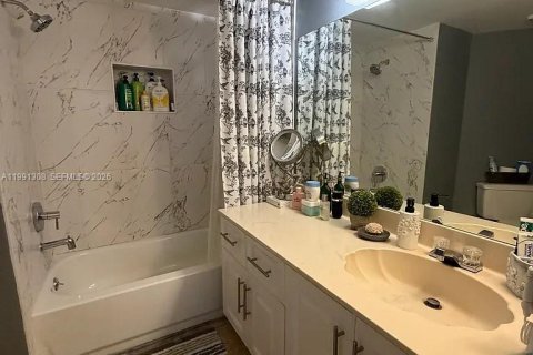 Condominio en alquiler en Miami, Florida, 2 dormitorios, 99.13 m2 № 2052288 - foto 16