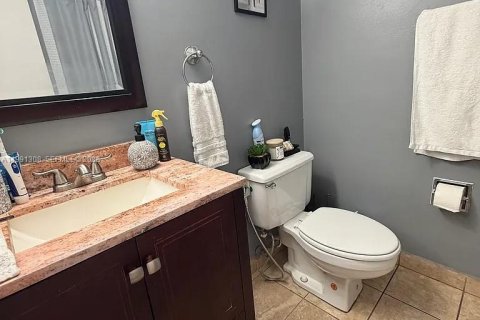 Condominio en alquiler en Miami, Florida, 2 dormitorios, 99.13 m2 № 2052288 - foto 14