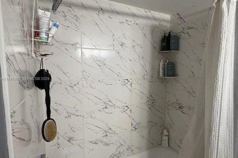 Condominio en alquiler en Miami, Florida, 2 dormitorios, 99.13 m2 № 2052288 - foto 22