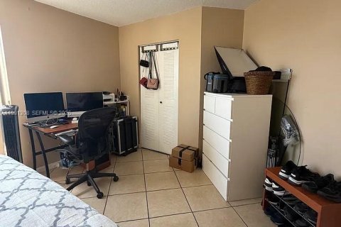 Condominio en alquiler en Miami, Florida, 2 dormitorios, 99.13 m2 № 2052288 - foto 8