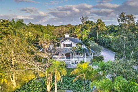 House in Southwest Ranches, Florida 5 bedrooms, 324.79 sq.m. № 1524294 - photo 4