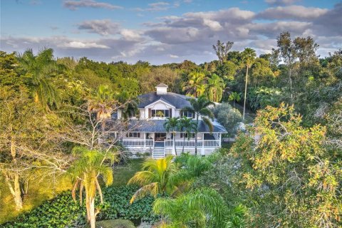 House in Southwest Ranches, Florida 5 bedrooms, 324.79 sq.m. № 1524294 - photo 1