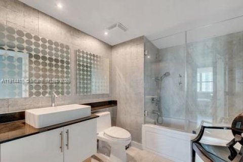 Condo in Miami, Florida, 1 bedroom  № 1969985 - photo 7