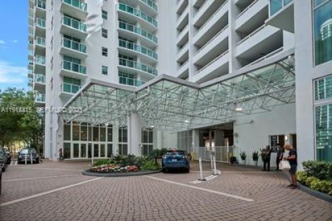 Condo in Miami, Florida, 1 bedroom  № 1969985 - photo 18