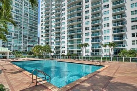 Condo in Miami, Florida, 1 bedroom  № 1969985 - photo 12